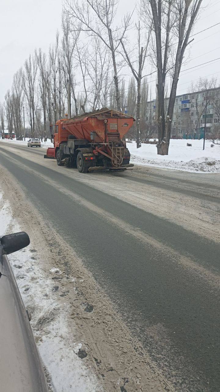 В Балаково продолжается очистка снега