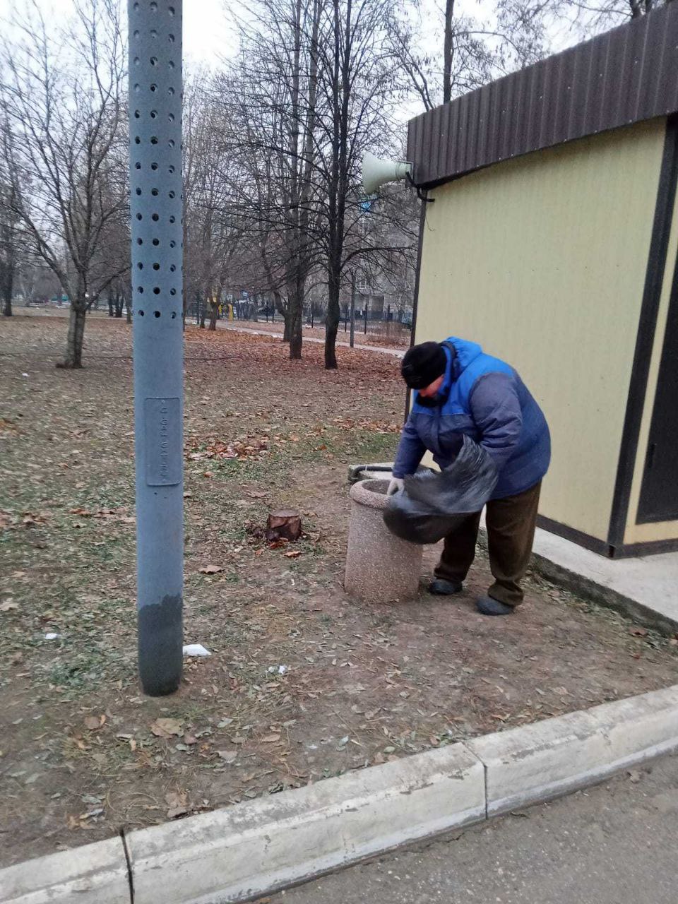 Уборка парковых территорий, очистка дождеприемников, опиловка деревьев: работы по благоустройству в Балаково ведутся ежедневно