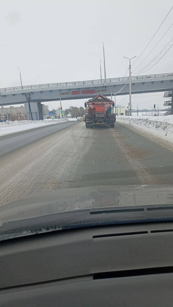 В Балаково продолжается очистка снега