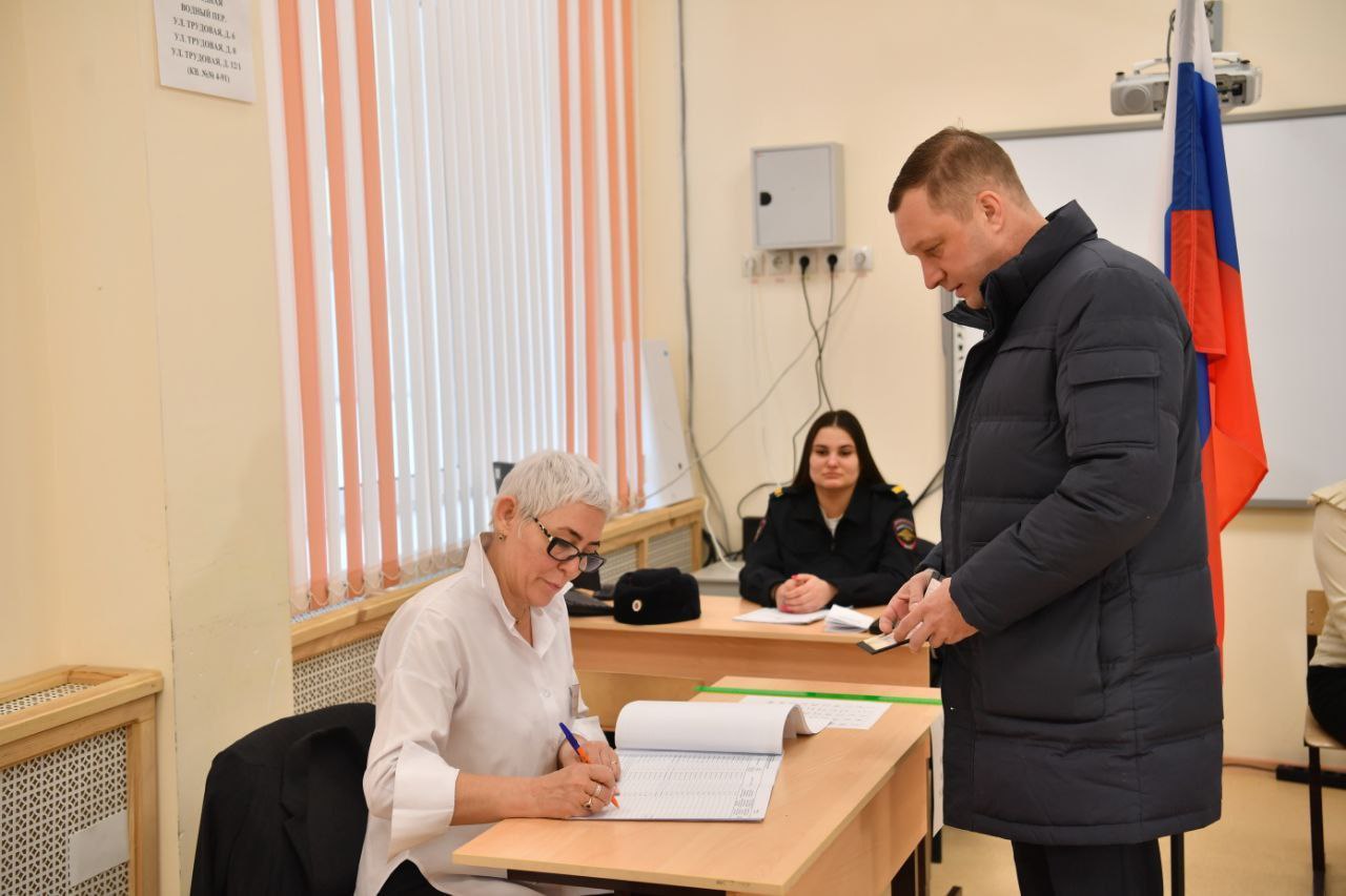 Губернатор Роман Бусаргин проголосовал на выборах Президента России
