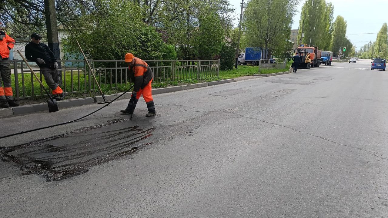 В Балаково продолжается текущий ремонт дорог
