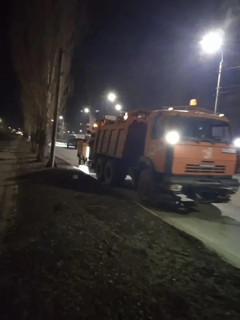 Откачка воды и очистка дорог. «Комбинат благоустройства» продолжает работы на улицах Балаково