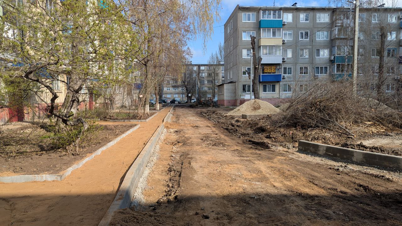 Осмотрели работы по ремонту дворовых территорий на улице Факел Социализма