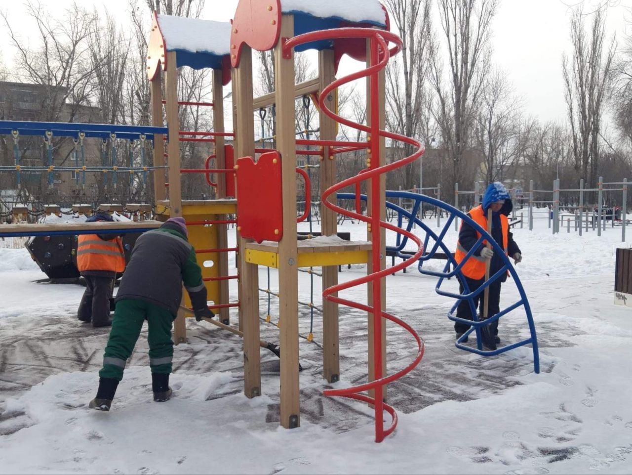 В благоустройстве города Балаково задействовано более сотни рабочих и 42 единицы техники