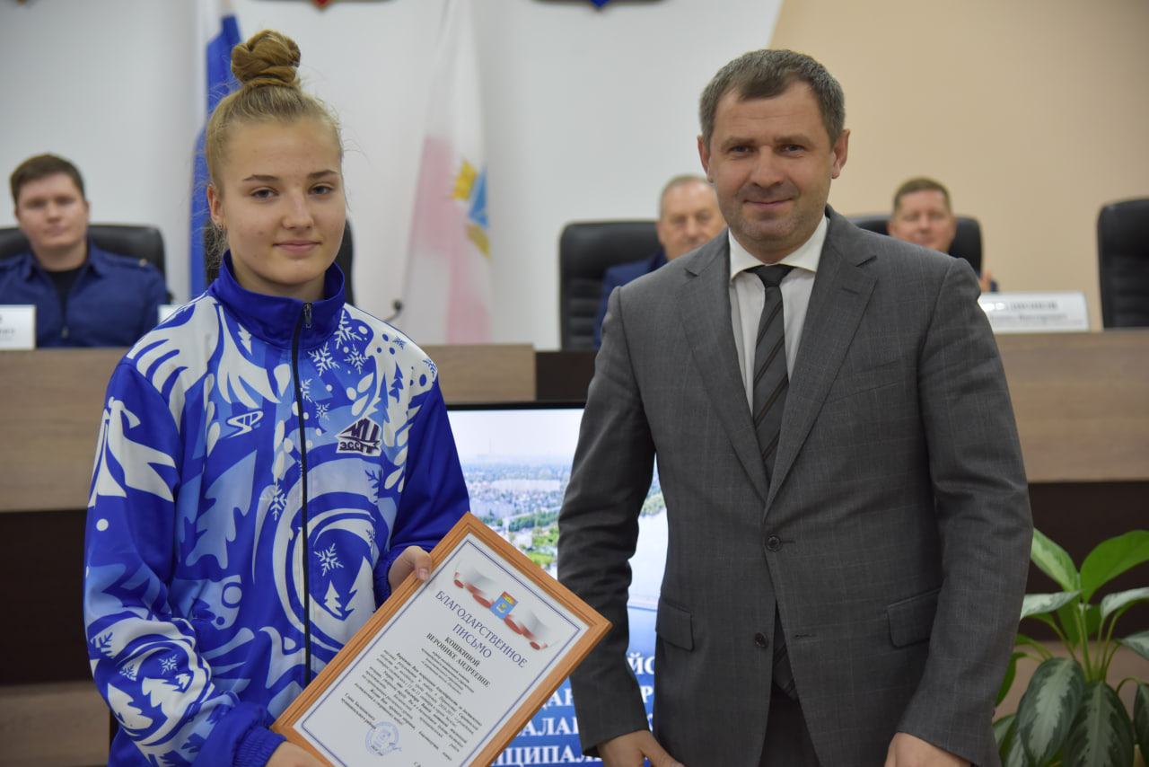 Успехи юных спортсменов Балаковского района отметили на постоянно действующем совещании в администрации