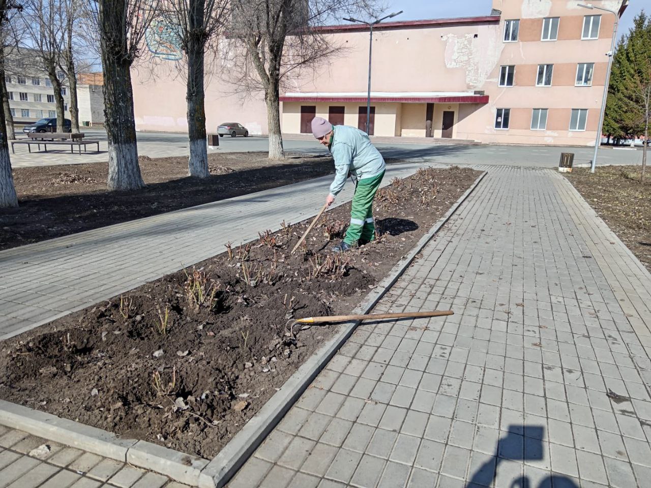 Сотрудниками «Комбината благоустройства» ежедневно ведутся работы по благоустройству города Балаково