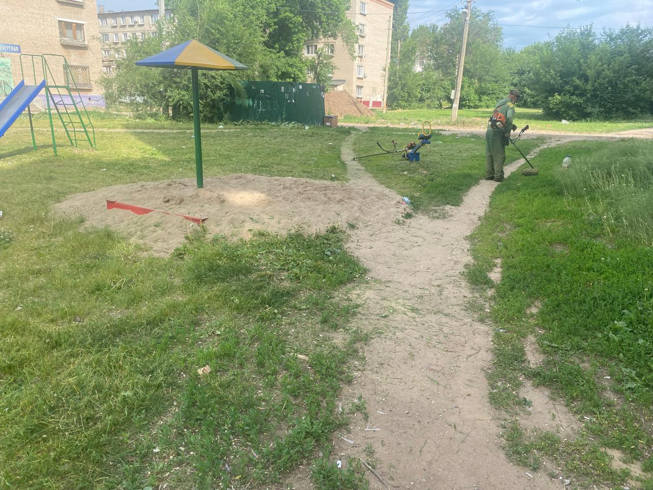 В городе Балаково покос травы ведётся в ежедневном режиме