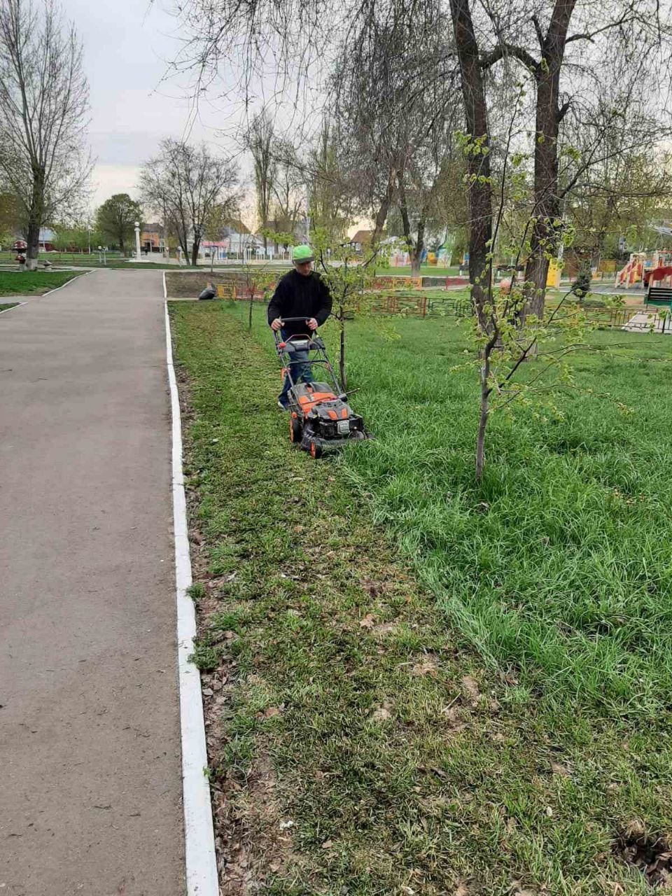 Сотрудники «Комбината благоустройства» ежедневно наводят порядок на улицах города Балаково