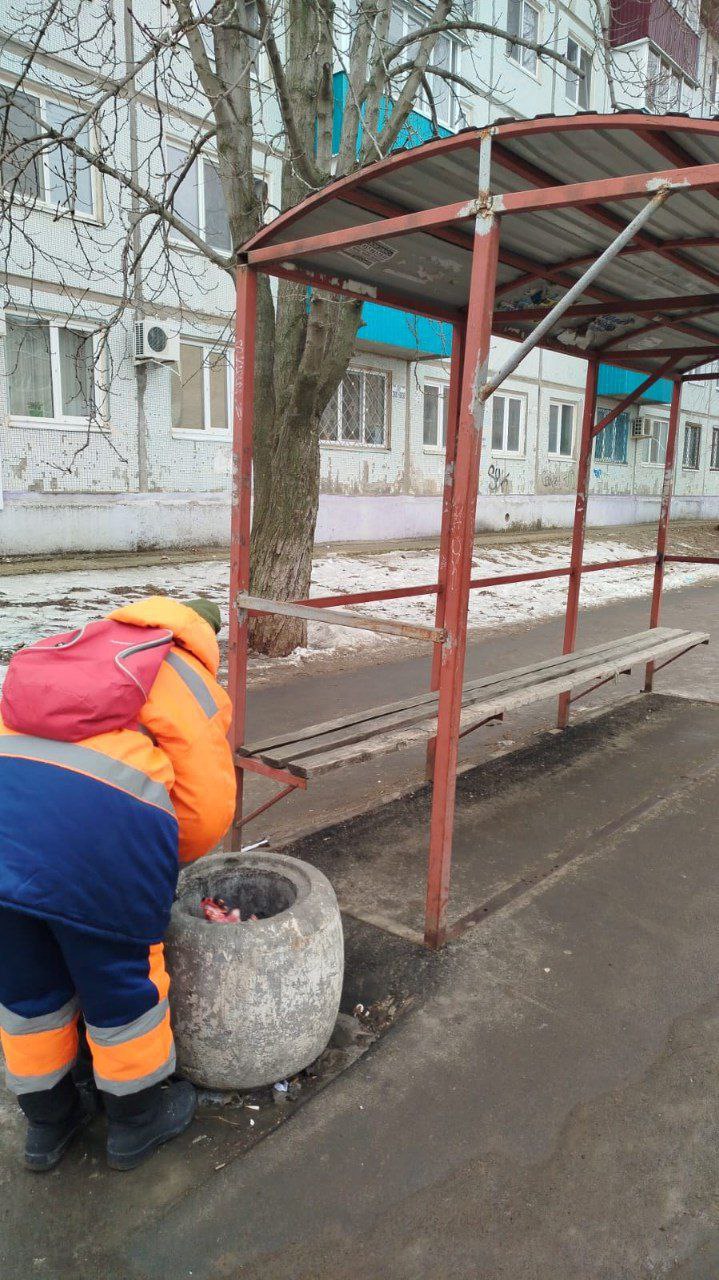 Коммунальные службы в ежедневном режиме наводят порядок на улицах города Балаково