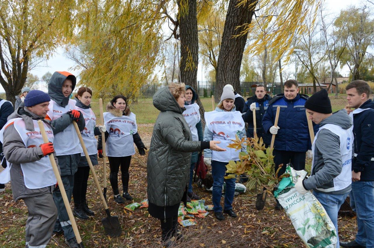 Балаковская АЭС высадила в ландшафтном парке 180 саженцев деревьев