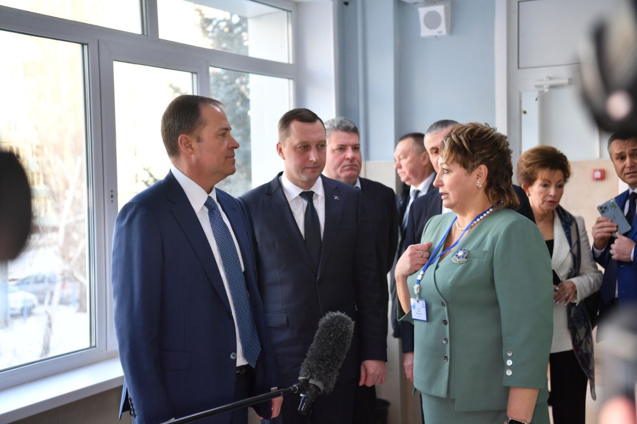 Саратовскую область с рабочим визитом посетил полномочный представитель президента РФ в Приволжском федеральном округе Игорь Комаров. Вместе с губернатором Романом Бусаргиным он побывал в городе Балаково