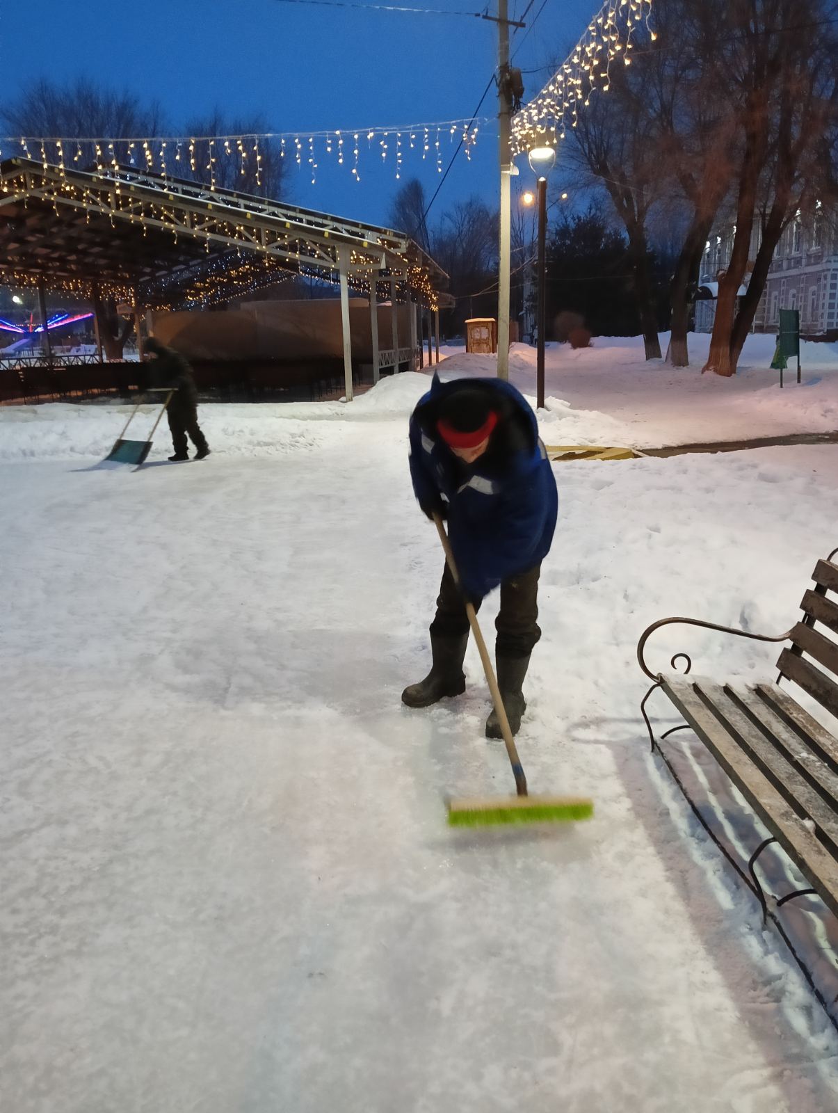 Сегодня ночью 25 единиц техники работали во всех районах города: центральной, островной и заканальной