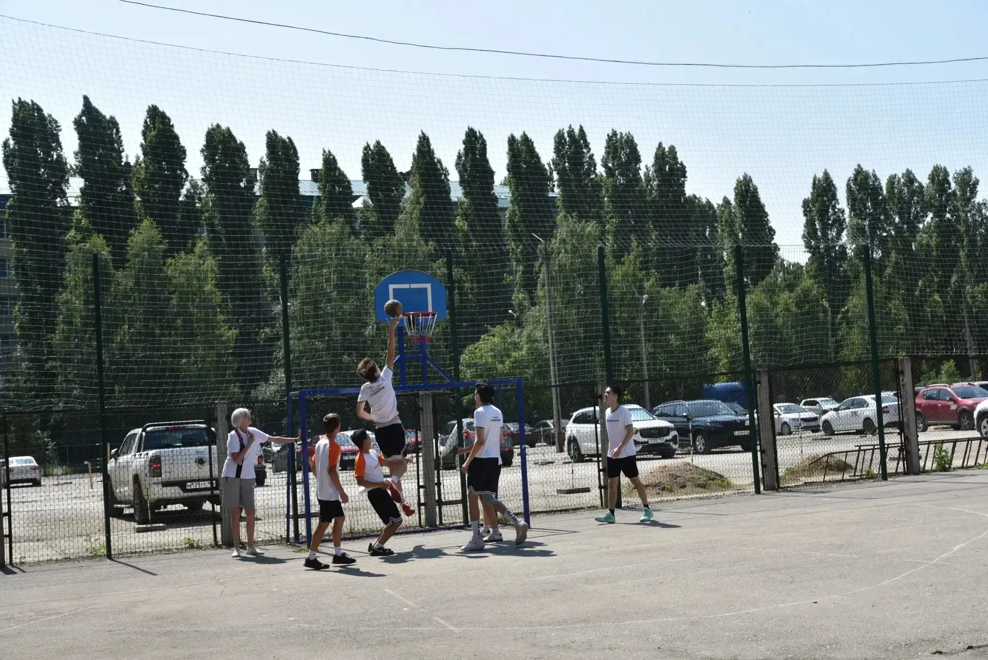 В парке «Энергетик» сегодня кипит спортивная жизнь: здесь проходит Спартакиада среди сельских жителей
