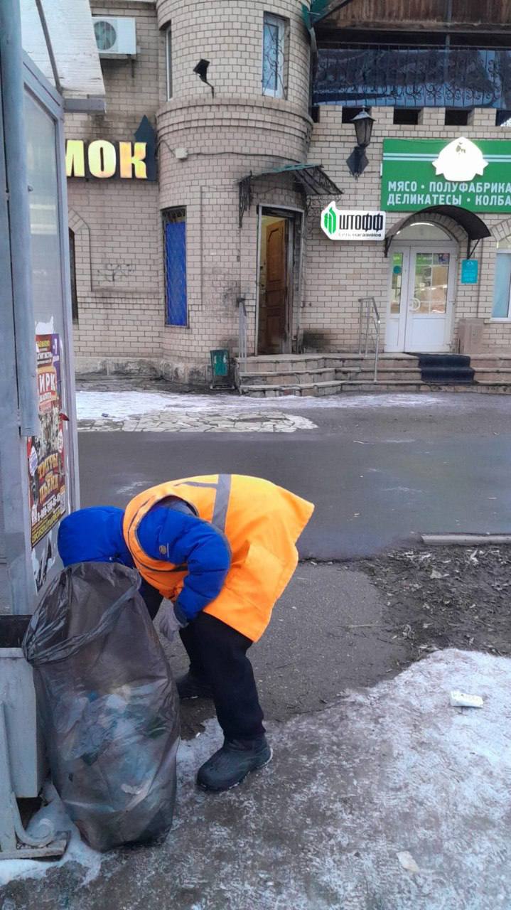 Сотрудники «Комбината благоустройства» ежедневно наводят порядок на улицах города