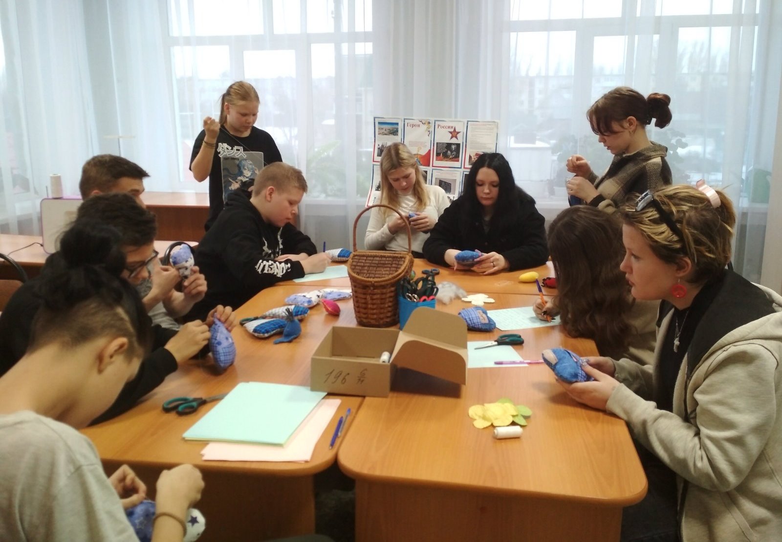 Сердце для солдата: воспитанники Центра "Семья" провели акцию в поддержку участников СВО