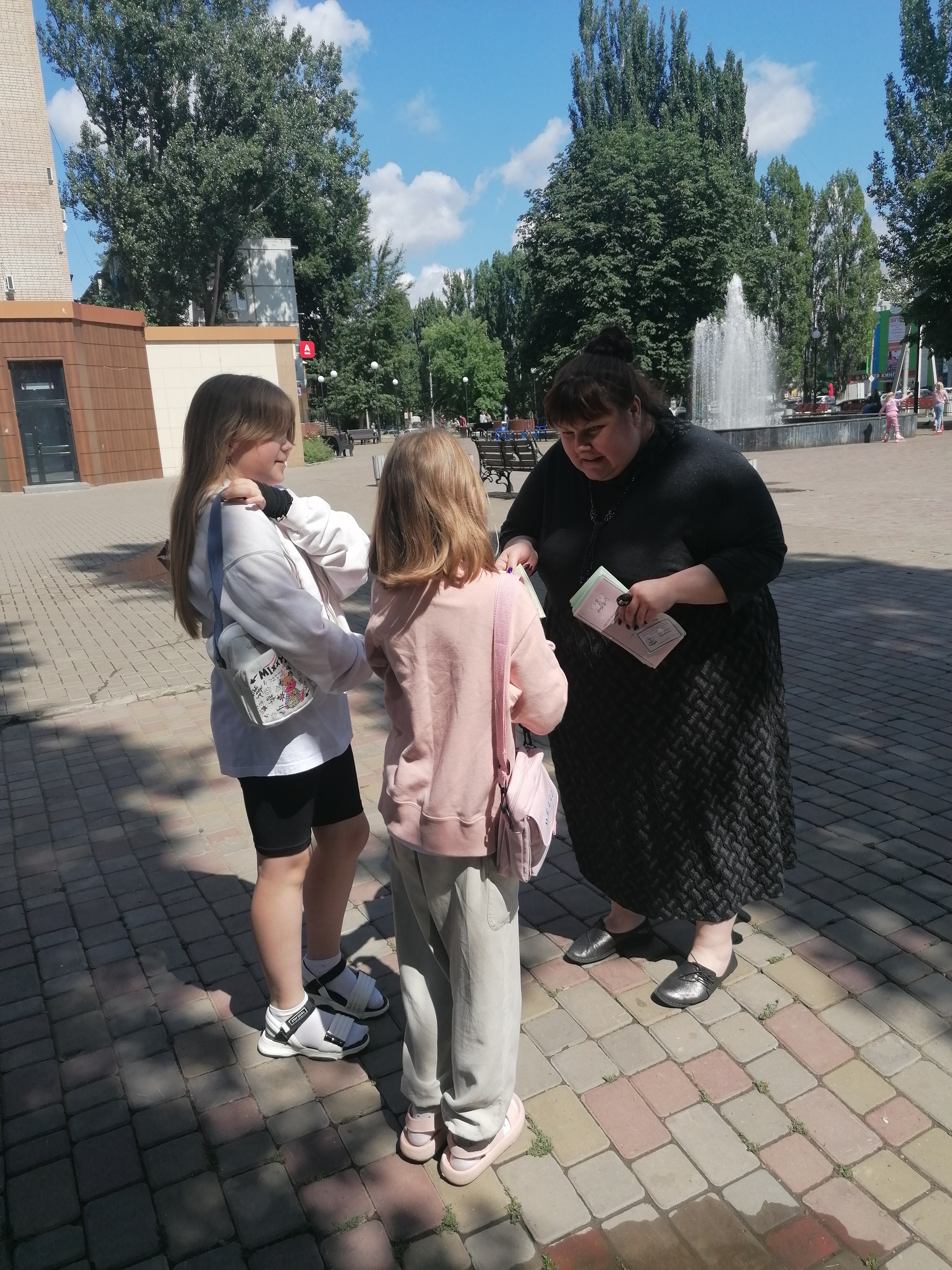 Специалисты Балаковского центра «Семья» провели акцию по профилактике наркомании и употреблению психоактивных веществ в подростковой среде «Мы против наркотиков!»