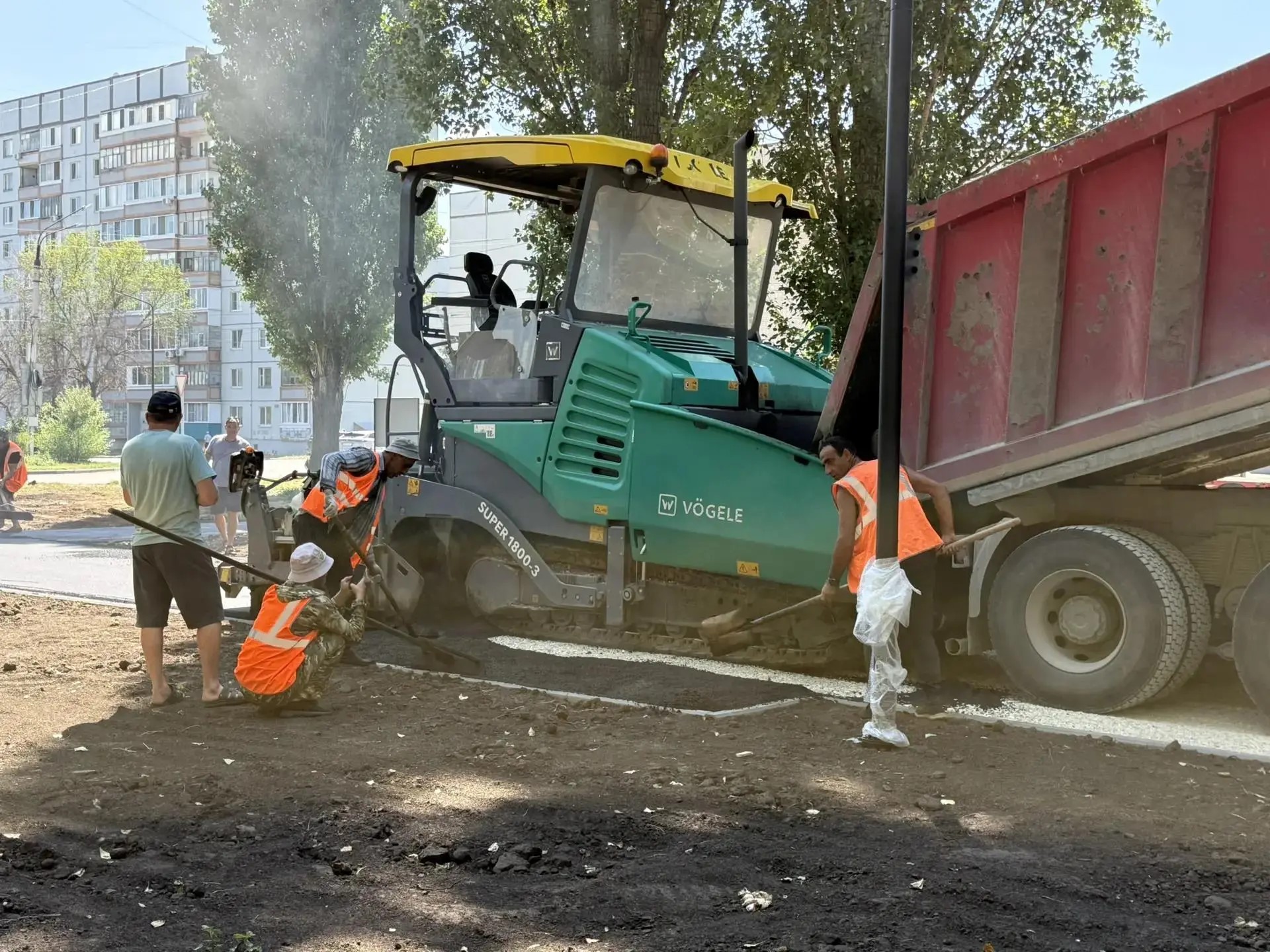 На Проспекте Героев у «Золушки» продолжается благоустройство нового сквера