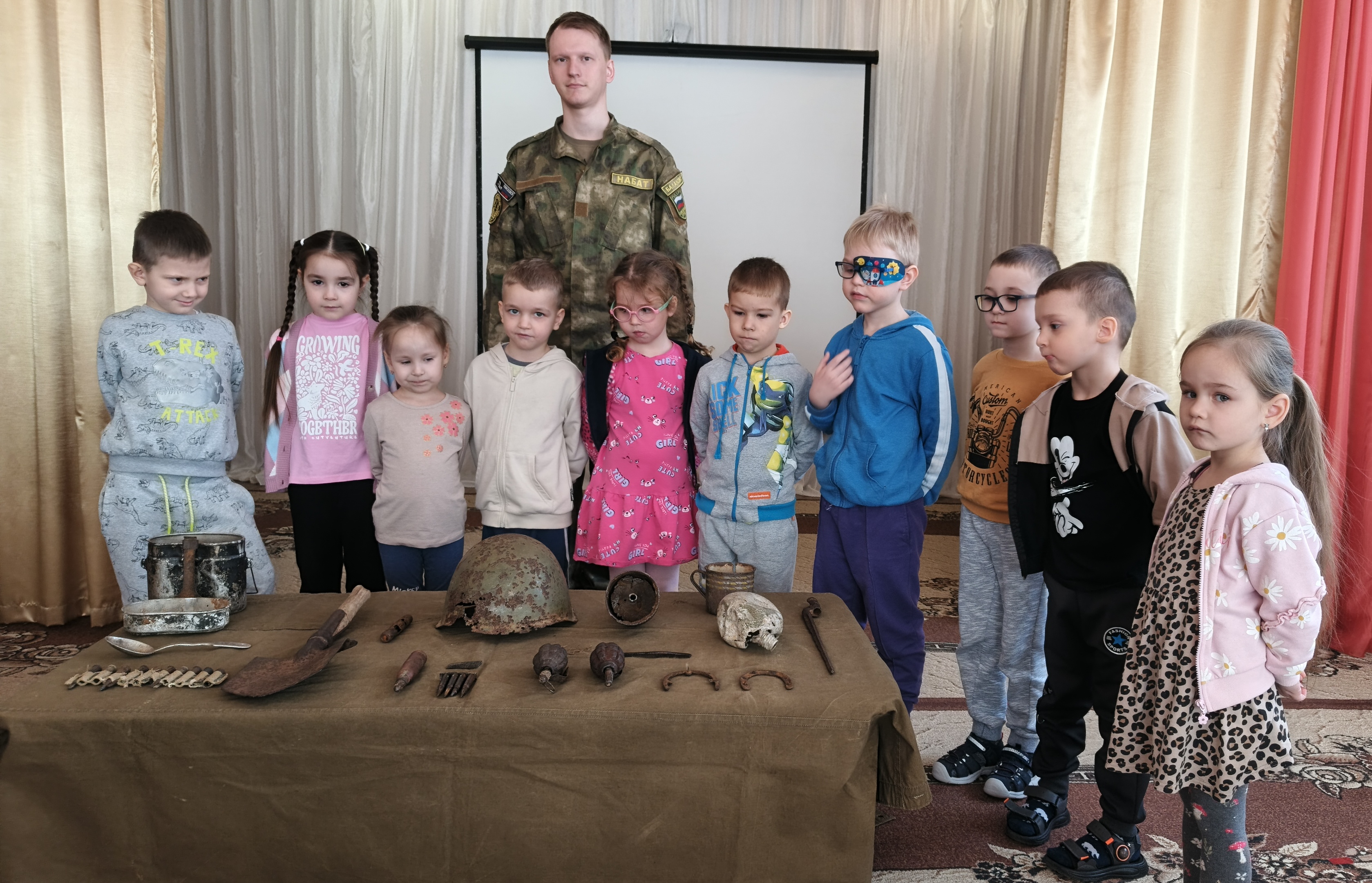 Дошкольники и школьники прикоснулись к истории в музее «Боевой славы»