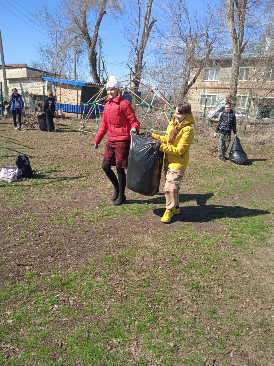 В населенных пунктах Натальинского муниципального образования 4 апреля прошли субботники