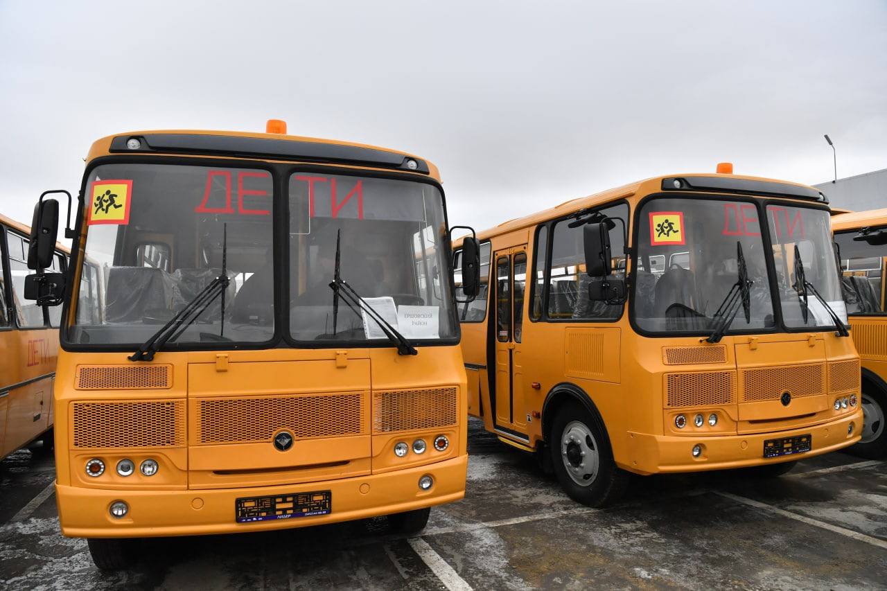 Балаковский район получил 4 школьных автобуса