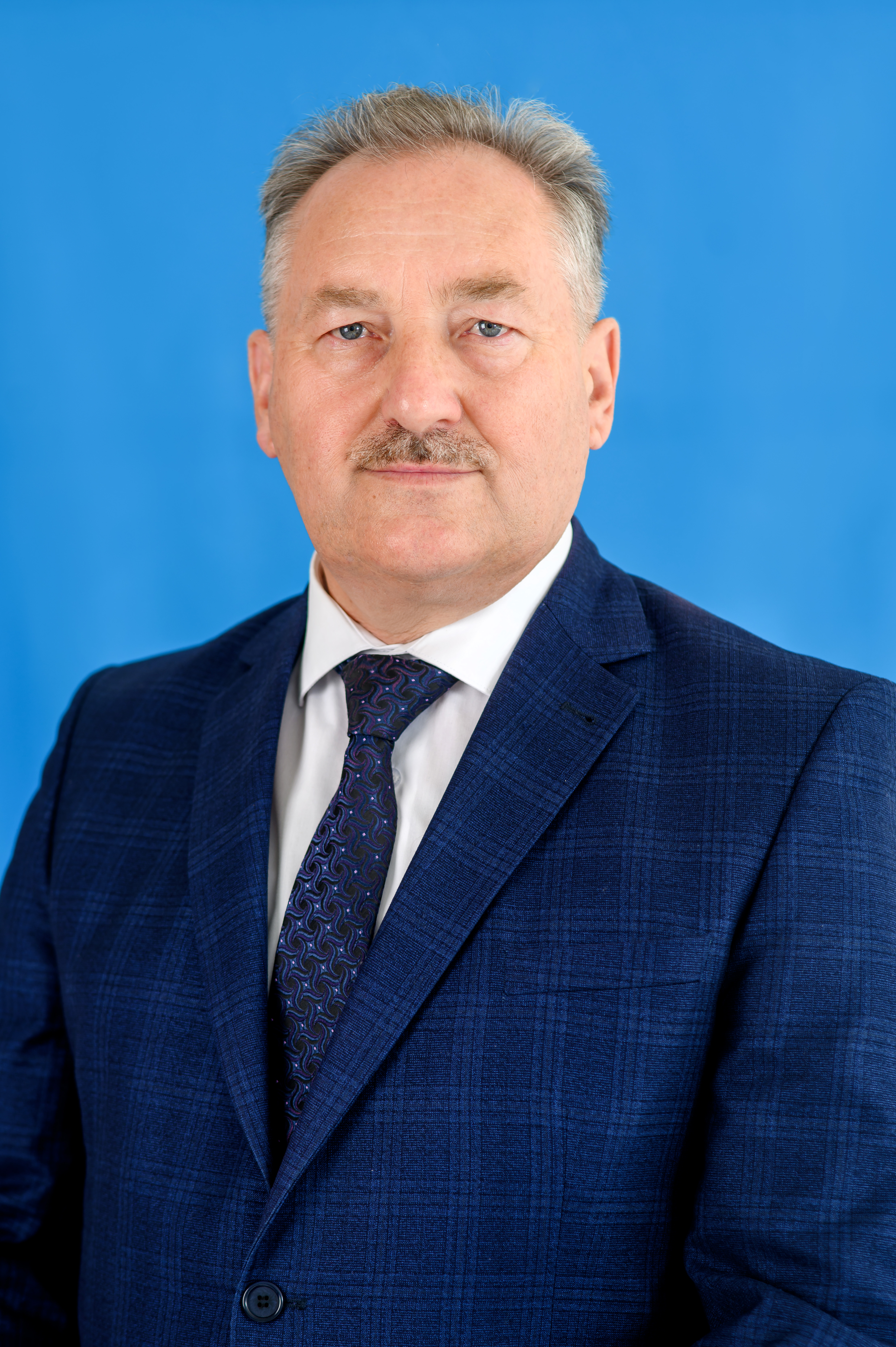 Поздравление председателя Собрания БМР Константина Кузнецова с выпускным