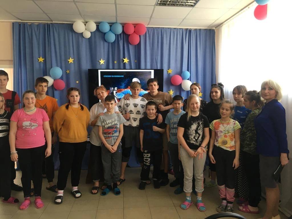 Воспитанники центра "Семья" приняли участие в познавательном часе «Космические технологии на Земле»