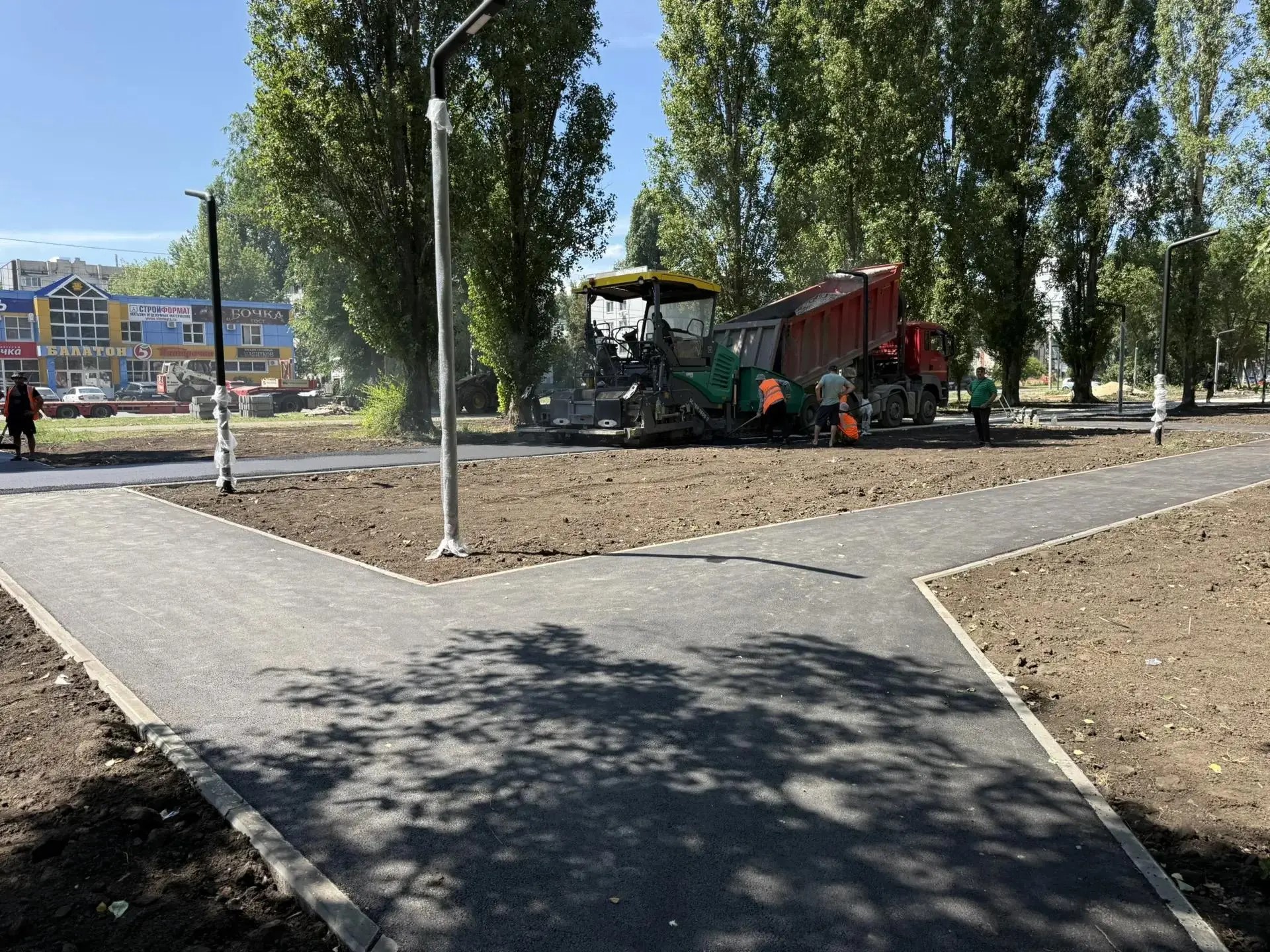 На Проспекте Героев у «Золушки» продолжается благоустройство нового сквера