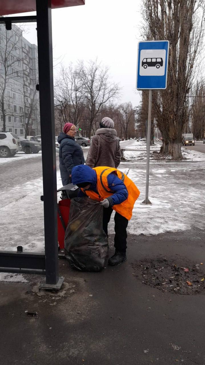 Сотрудники «Комбината благоустройства» ежедневно наводят порядок на улицах города