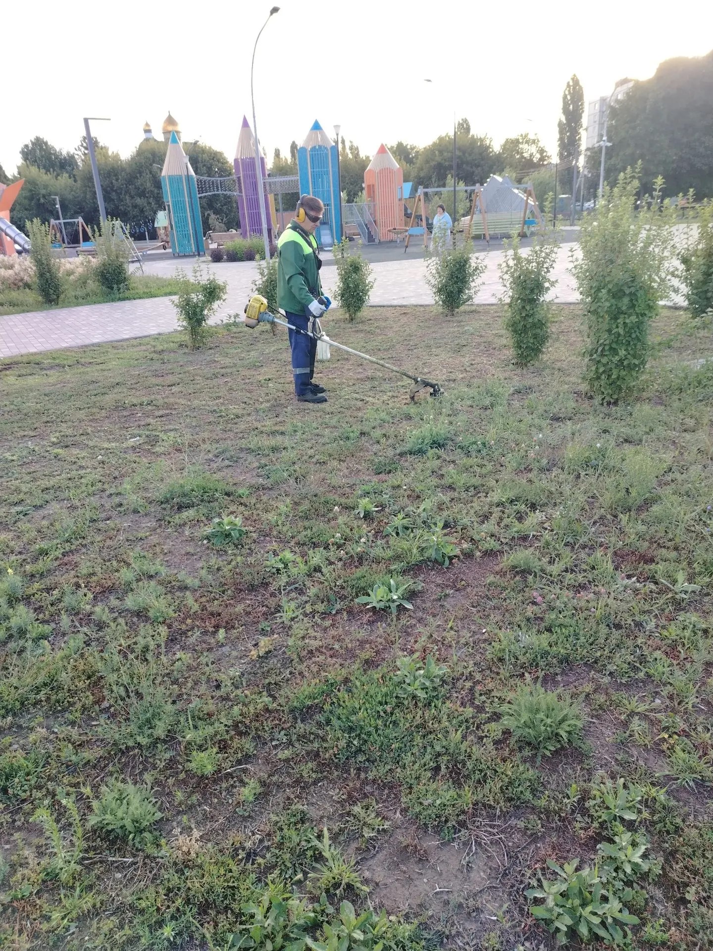 В Балаково продолжаются плановые работы по благоустройству и наведению порядка