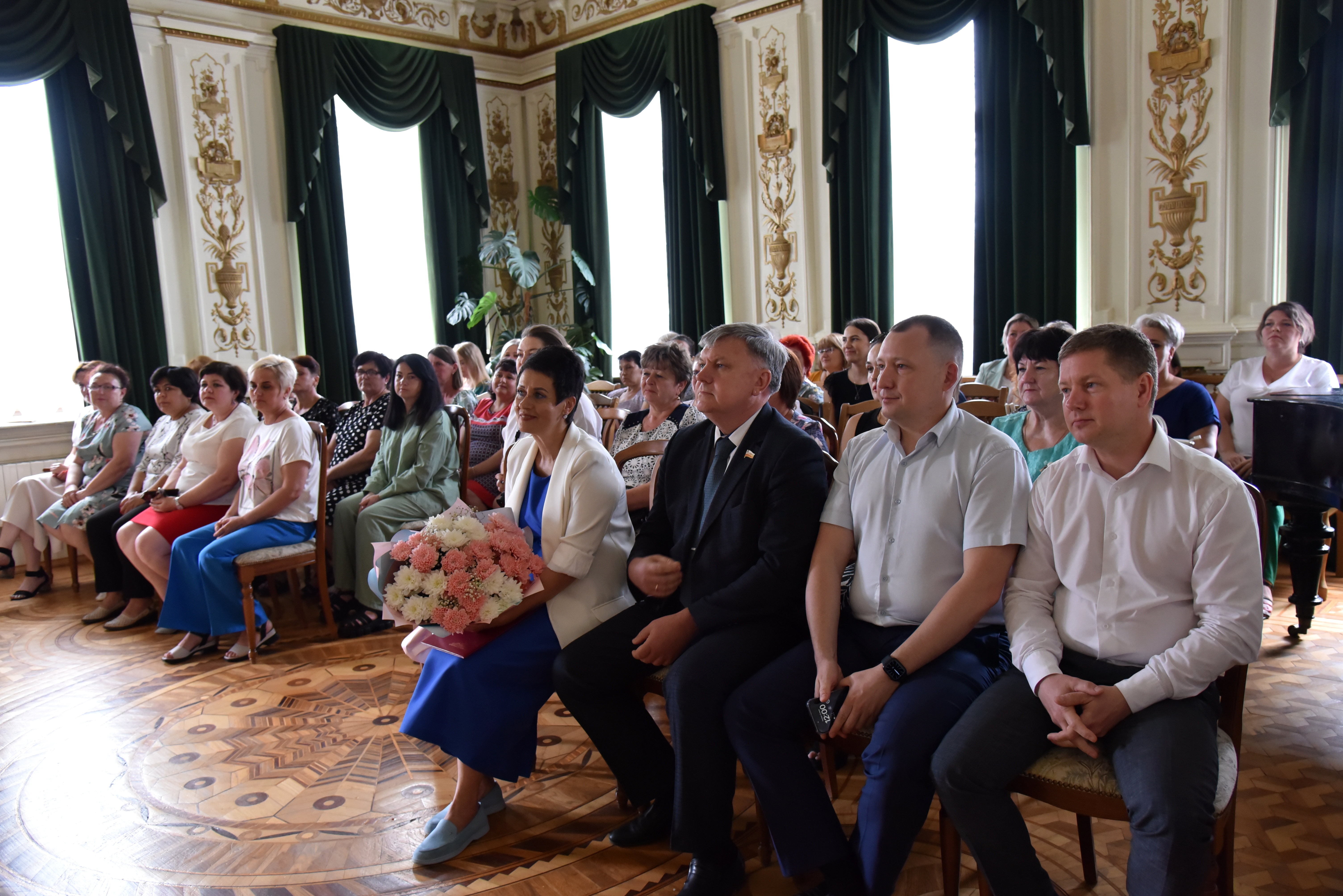 В Балакове наградили лучших социальных работников