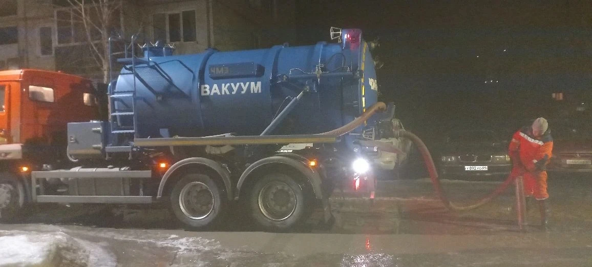 В Балаково продолжаются работы по уборке улиц