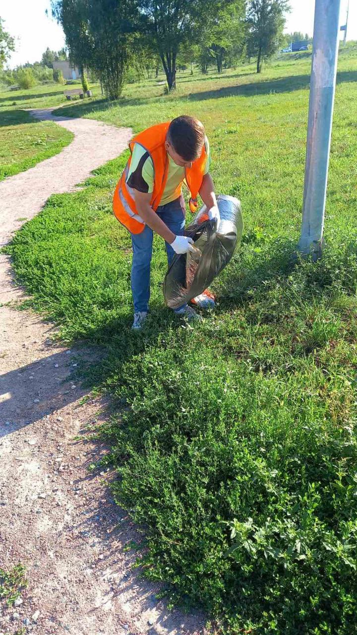 В Балакове ежедневно ведутся работы по благоустройству. Сегодня задействовано 52 единицы техники и около сотни рабочих