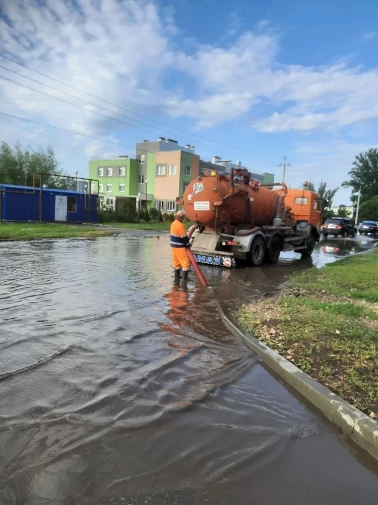 «Комбинат благоустройства» в ежедневном режиме продолжает комплексные работы по содержанию городских территорий 