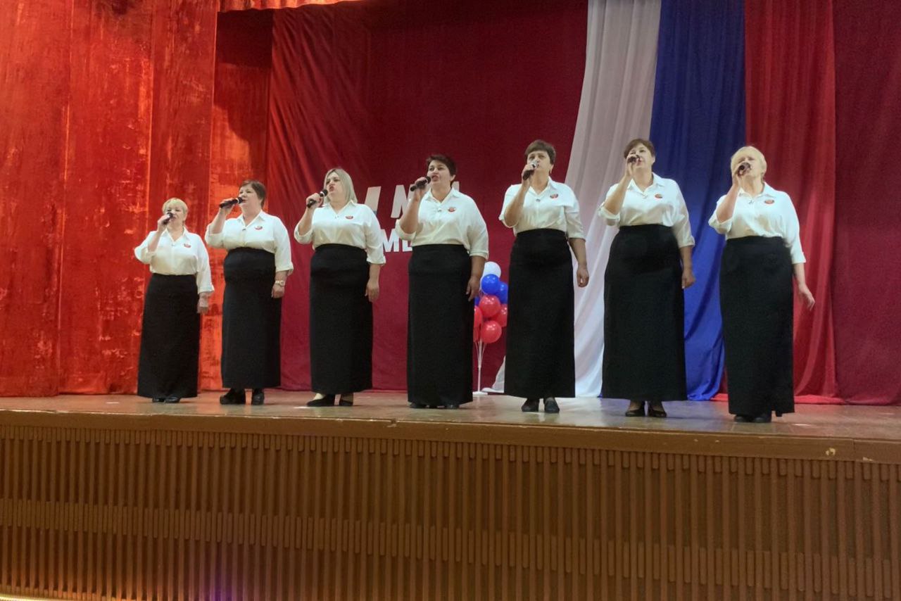 Праздник мужества, силы духа, воинской доблести и преданного служения интересам России: в селе Матвеевка и поселке Новониколаевский прошли патриотические концерты