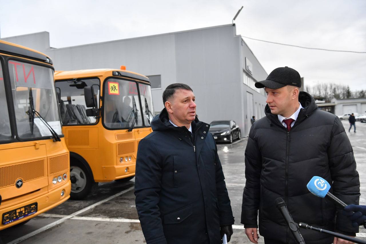 Балаковский район получил 4 школьных автобуса