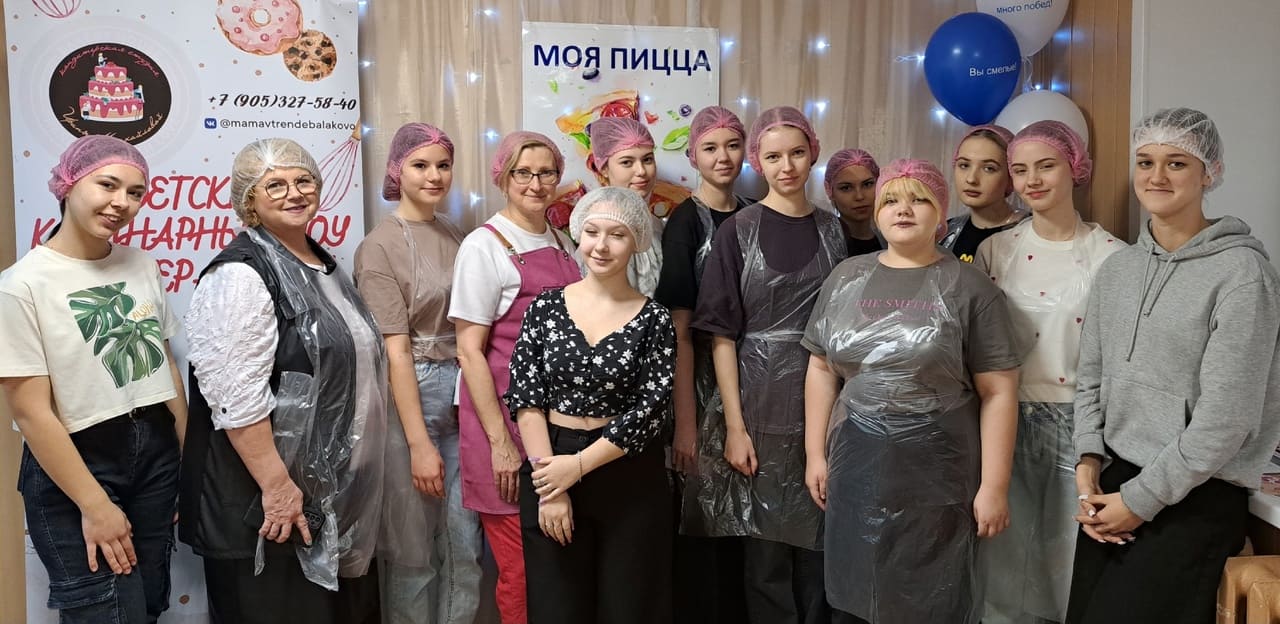 Балаковские школьницы напечатали медово-имбирые пряники для бойцов СВО