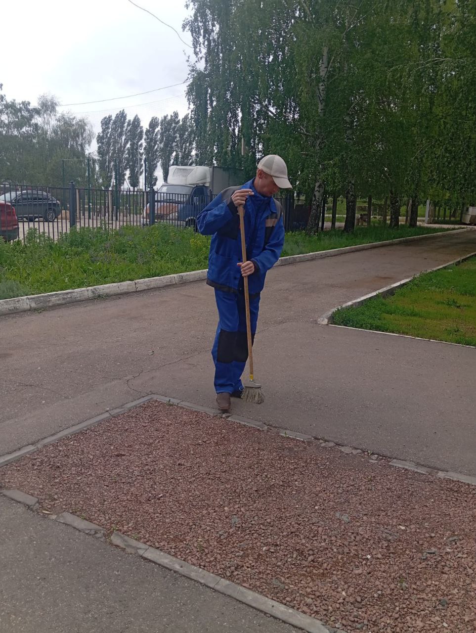 Сотрудники Комбината благоустройства ежедневно наводят порядок в городе Балаково