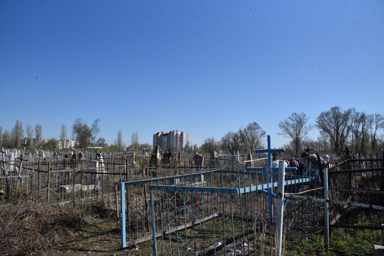 Сегодня на кладбище N 1 проходит субботник