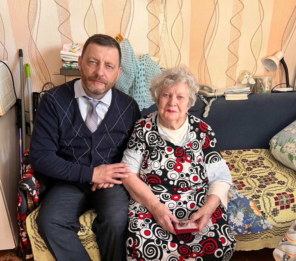 Представители администрации БМР продолжают вручать юбилейные медали «80 лет Победы в Великой Отечественной войне»