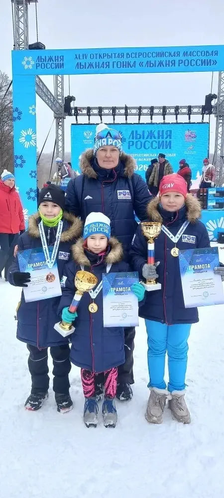 Балаковские спортсмены присоединились к массовой лыжной гонке