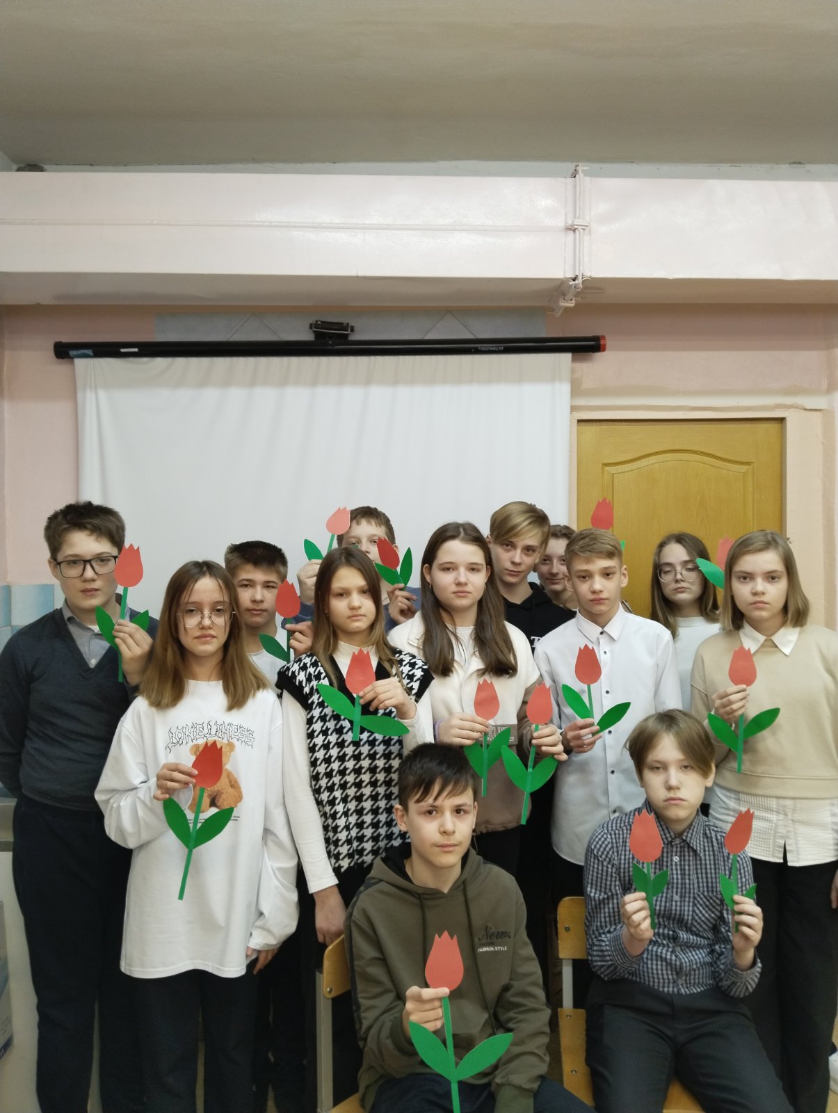 Учащиеся МАОУ СОШ № 28 приняли участие во Всероссийской акции "Красный тюльпан", посвященной Дню вывода советских войск из Афганистана
