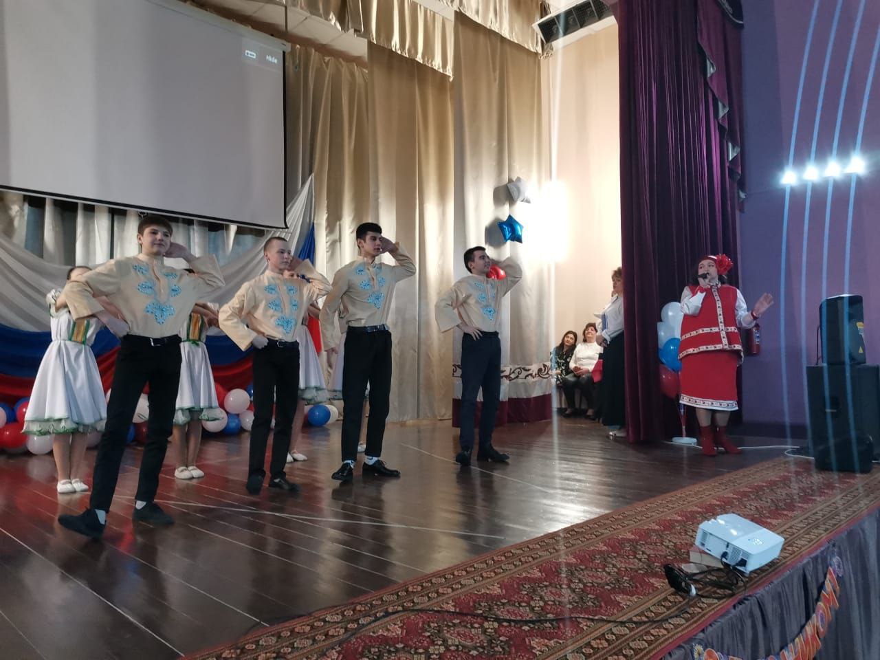 Праздник мужества, силы духа, воинской доблести и преданного служения интересам России: в селе Матвеевка и поселке Новониколаевский прошли патриотические концерты