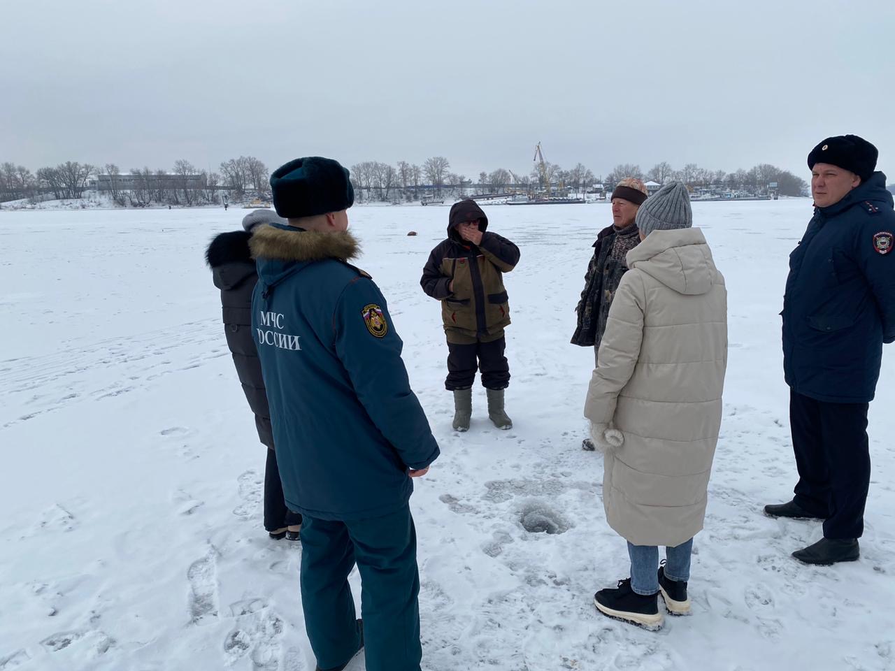 В городе Балаково продолжаются рейды по безопасности на водных объектах в зимний период