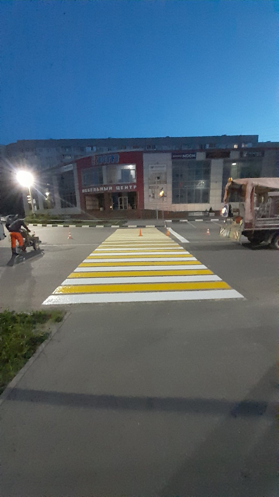 Благоустройство города Балаково сегодня: покос травы, стрижка живой изгороди, спил и обрезка деревьев, очистка ливневых колодцев, уборка общественных территорий