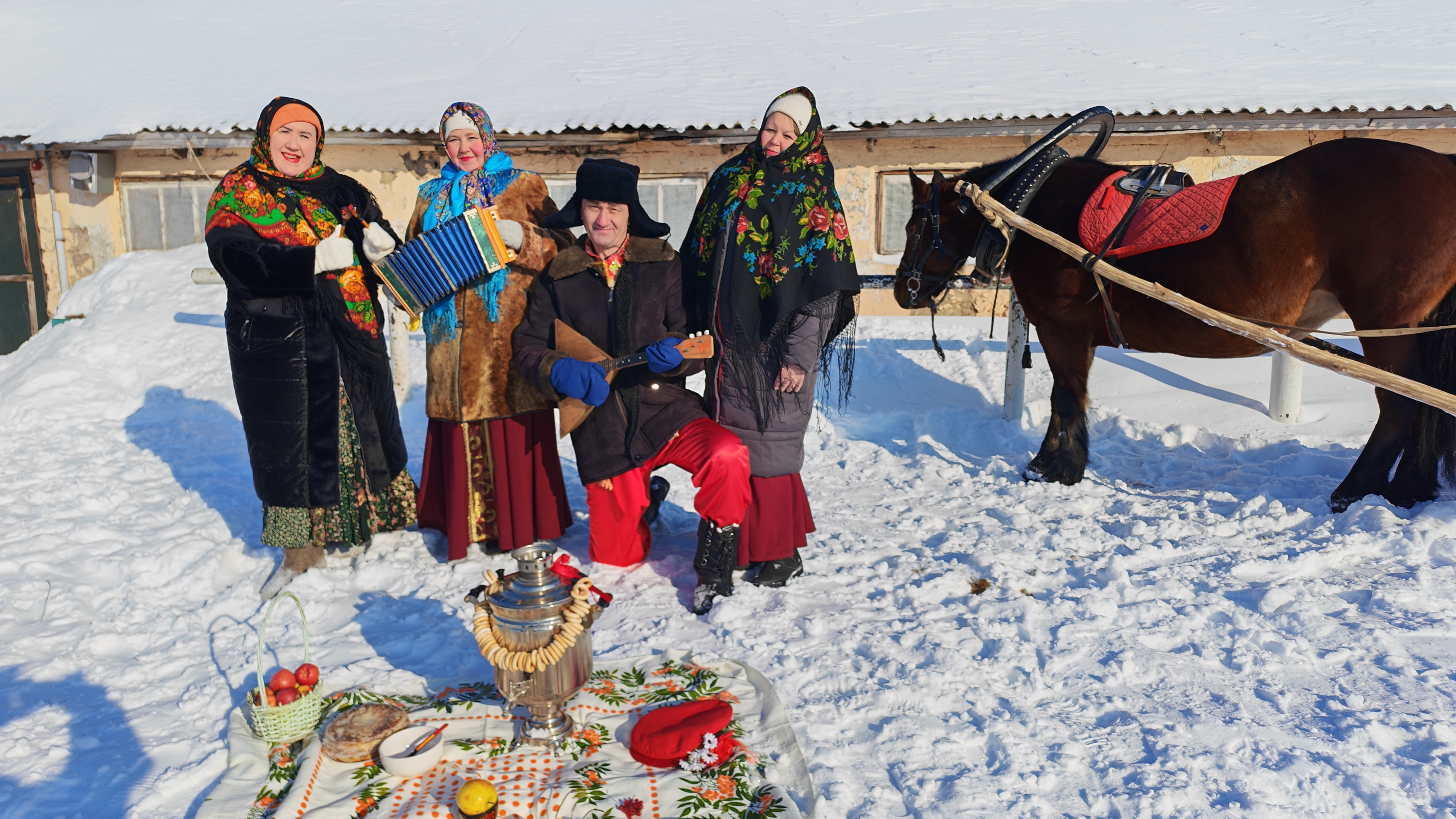 Магия русской зимы: фотосессия сотрудников Натальинского ЦК с лошадьми в Натальино