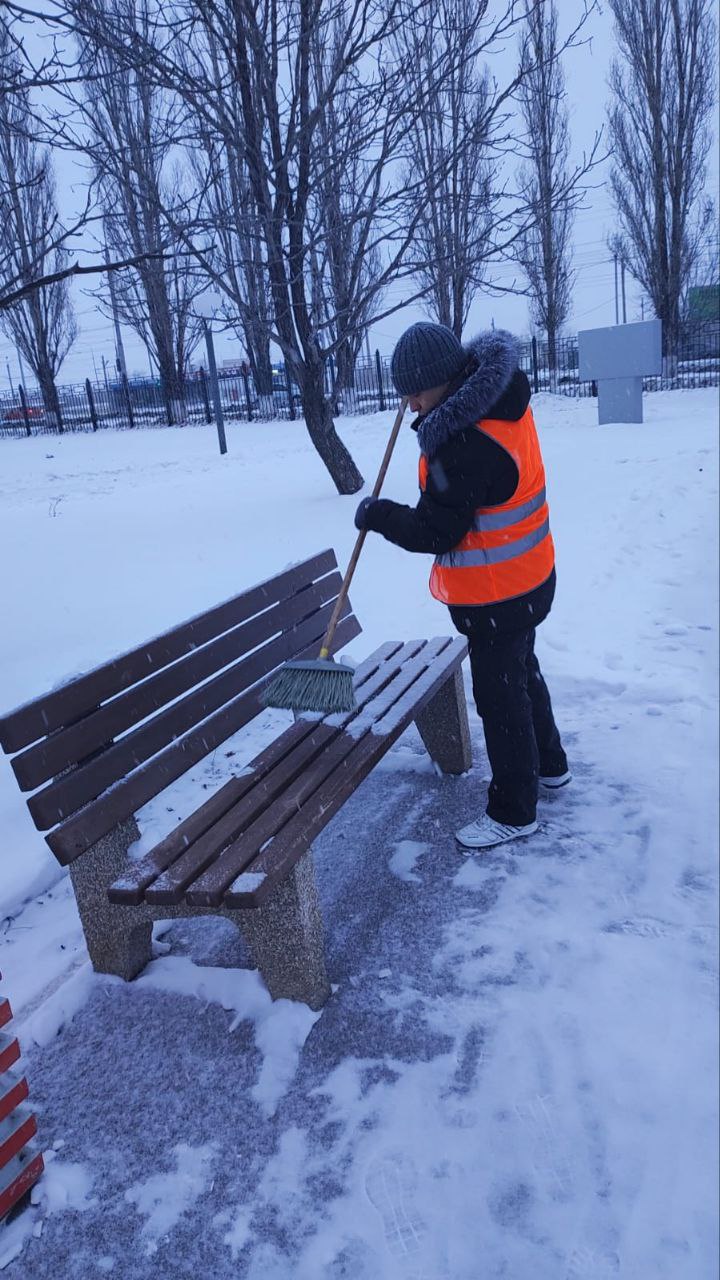 В благоустройстве города Балаково задействовано более сотни рабочих и 42 единицы техники