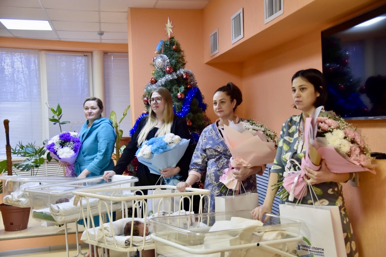 В Балаковском районе в первый день 2025 года на свет появились три ребёнка
