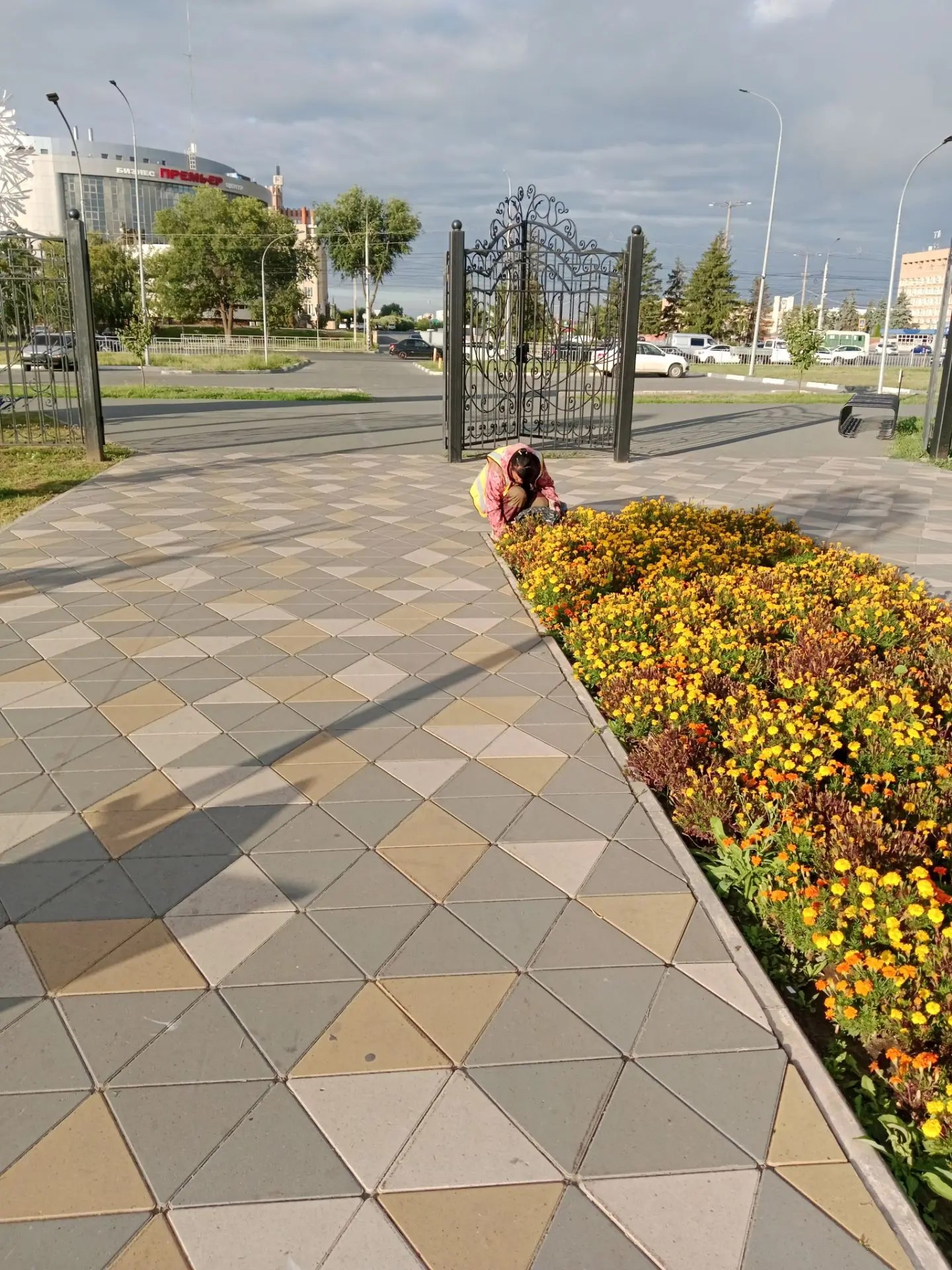 «Комбинат благоустройства» ежедневно продолжает плановые работы по содержанию города